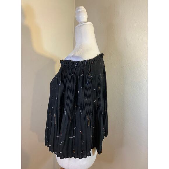 Apt. 9 Women's Cold Shoulder Black Top size XS - Picture 6 of 8